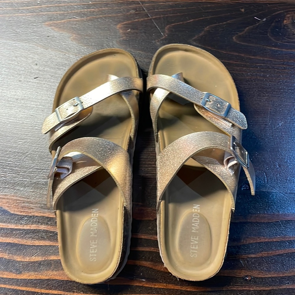 Great Condition Steve Madden Girls size 1. Rose Gold strappy footbed sandals